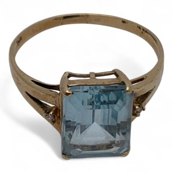 10k Gold & Blue (Emerald Cut) Aquamarine & Diamond Accent Ring Size 7-1/2 - Picture 1 of 7
